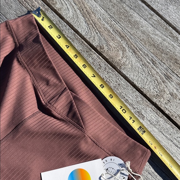 VUORI Inversion Rib Slim Flare SABLE SIZE large NWT - Picture 4 of 5